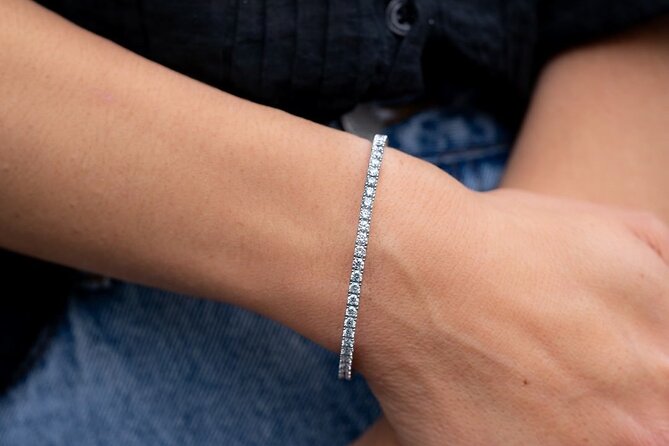 Diamonds and Cocktails a Shopping Experience in Grand Cayman - What this Grand Cayman jewelry experience is really like