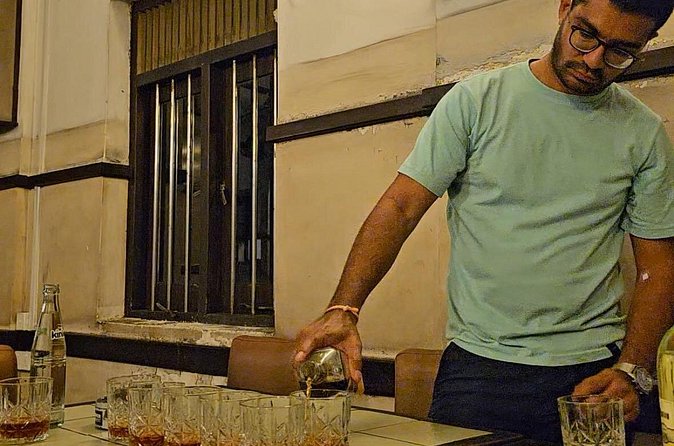 Dodgy Bar Tour in Colombo - Who will enjoy this Colombo evening most
