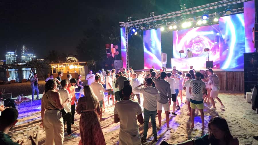 Dubai: Pub Crawl Nightlife Tour - Who should book, and who should skip it