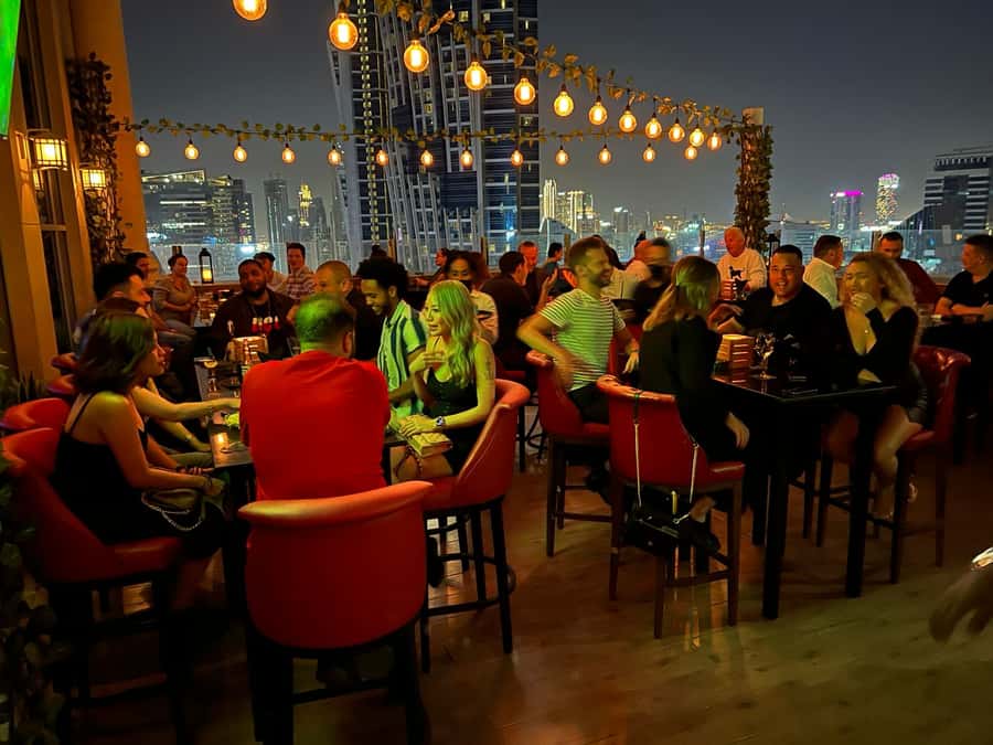 Dubai: Pub Crawl Nightlife Tour - Starting at 44 Rooftop at 8 PM