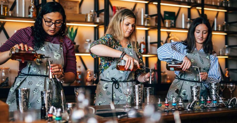 Dublin: Roe and Co Distillery Cocktail Workshop Experience - What to bring and how to plan the hour