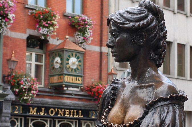 Dublin Temple Bar Night Tour - Temple Bar beyond the famous facade