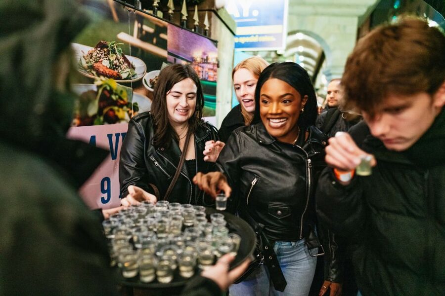 Edinburgh: 7 Bar Pub Crawl with 7 Shots & Discounts - Who should skip this pub crawl