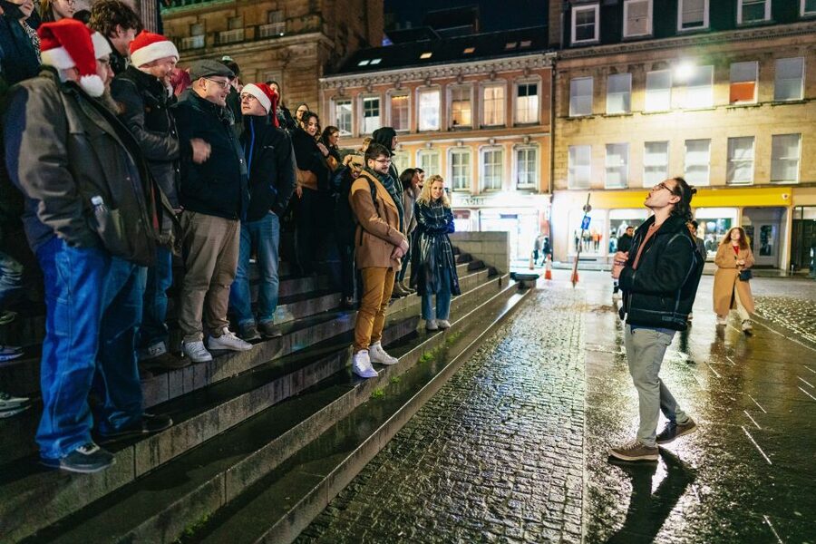 Edinburgh: 7 Bar Pub Crawl with 7 Shots & Discounts - Starting at O’Neill’s in Hunter Square
