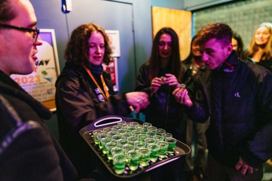 Edinburgh: 7 Bar Pub Crawl with 7 Shots & Discounts - Seven stops, seven different moods