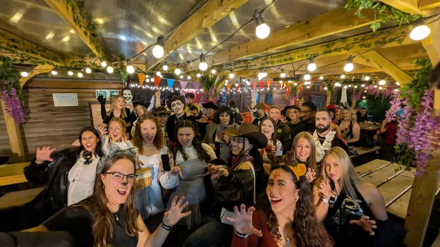 Edinburgh: The Original Pub Crawl 7 Bars 7 Shots & Discounts - Seven bars, one long night in Edinburgh Old Town