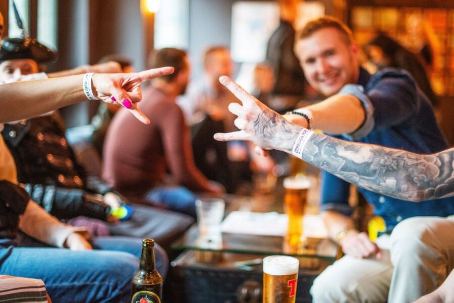 Edinburgh: The Original Pub Crawl 7 Bars 7 Shots & Discounts - The guides are the heart of the experience