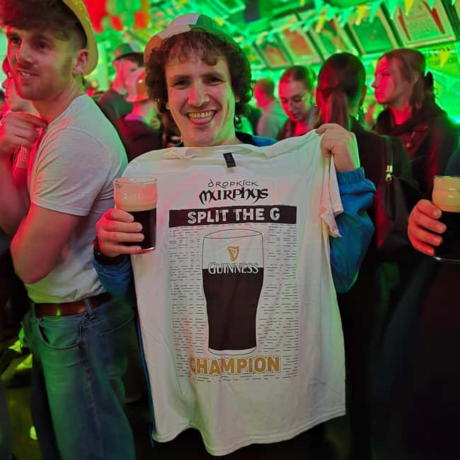 Edinburgh: Ultimate Pub Crawl Party with 7 Bars & 1 Club - Queue skipping and club entry add real value
