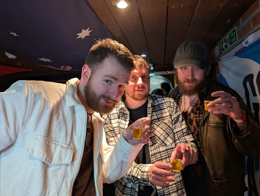 Edinburgh: Ultimate Pub Crawl Party with 7 Bars & 1 Club - What to wear and carry