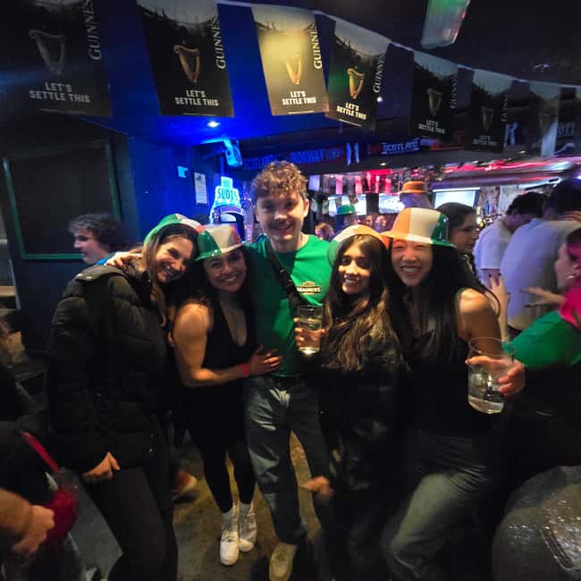 Edinburgh: Ultimate Pub Crawl Party with 7 Bars & 1 Club - How the six hours may feel