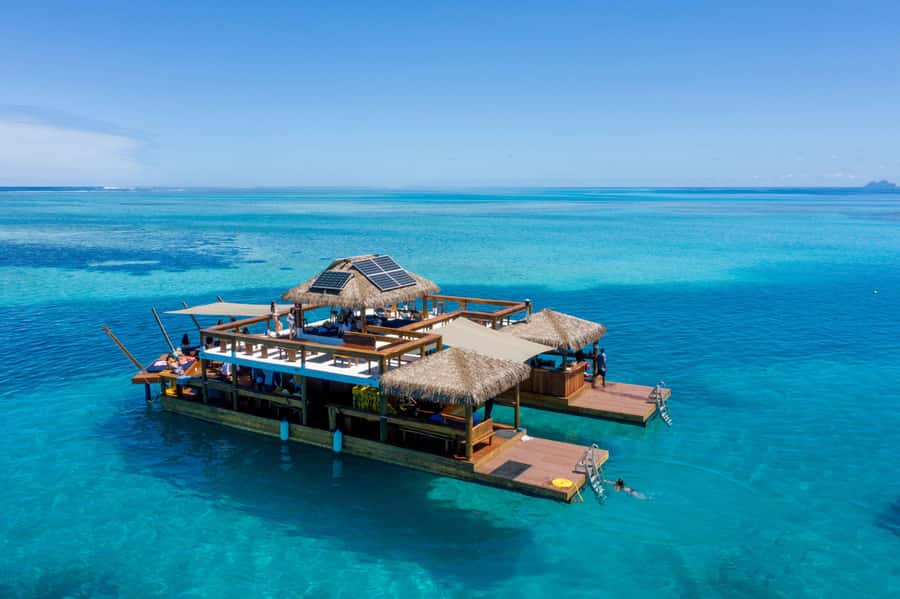 Fiji: Cloud 9 Floating Bar and Pizzeria Day Trip - The crew and the small details that matter