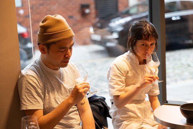 Four hour walking wine tasting tour of Manchester's best bars - A relaxed format with useful wine lessons