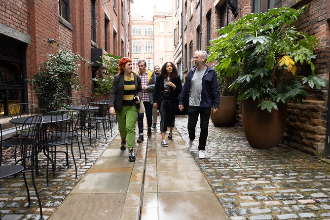 Four hour walking wine tasting tour of Manchester's best bars - Who will enjoy this Manchester wine walk