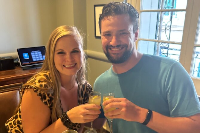 French Quarter Small-Group Cocktail and Foodie Crawl - Who should book this experience
