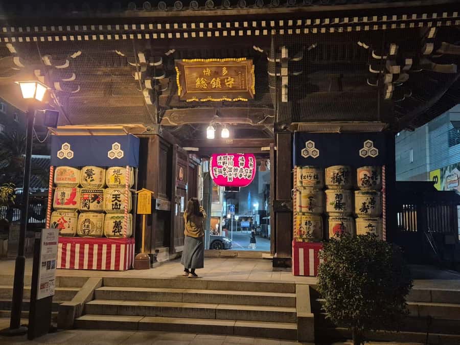 Fukuoka: Private Nightlife and Hidden Gems Tour with a Local - Starting with yatai street food