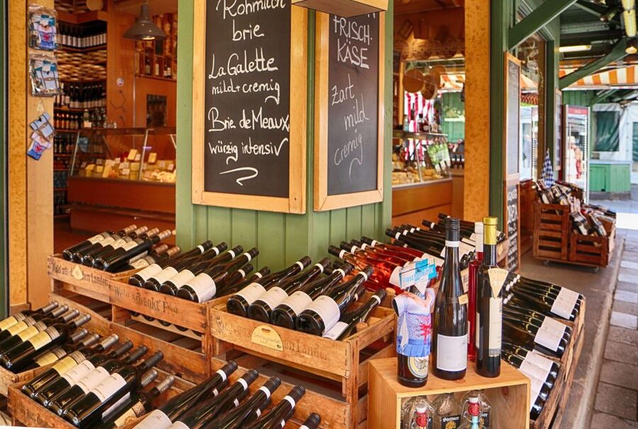 German Wine Self-Guided Tour in Munich's Old Town Wine Bars - Second stop: comparing regions, colors, and pairings
