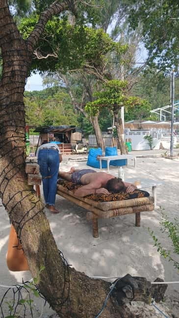Gili Trawangan: Beach Massage with Sunset and Cocktail - What the beach setting gets right