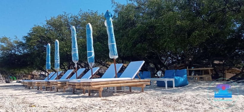 Gili Trawangan: The Beach Bar - Sunbed with Cocktail & Chill - A simple beach afternoon on Gili Trawangan