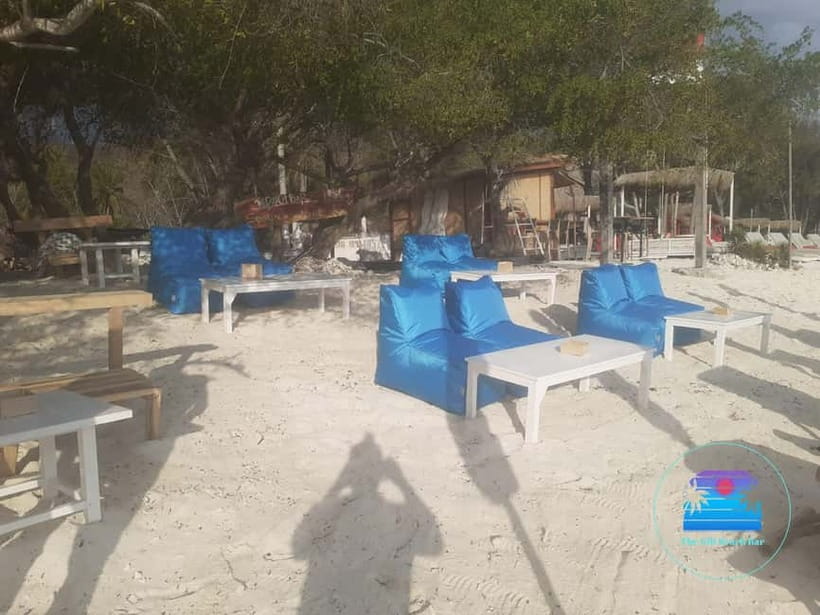Gili Trawangan: The Beach Bar - Sunbed with Cocktail & Chill - Who will enjoy this most