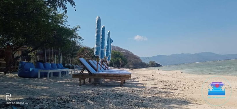 Gili Trawangan: The Beach Bar - Sunbed with Cocktail & Chill - What you get for $13