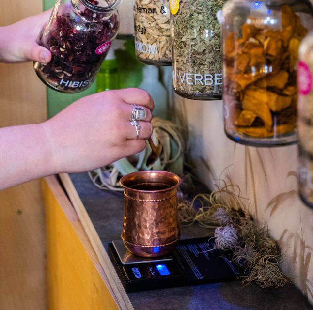 Gin School, distill you own gin, cocktails, tastings, food - A welcome drink sets the pace