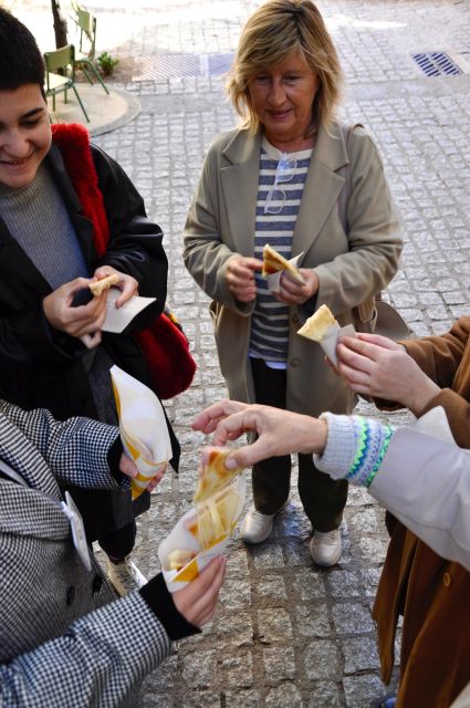 Girona Evening Food Tour & Tapas Bar Experience - Meeting Paula at Plaça de la Independència