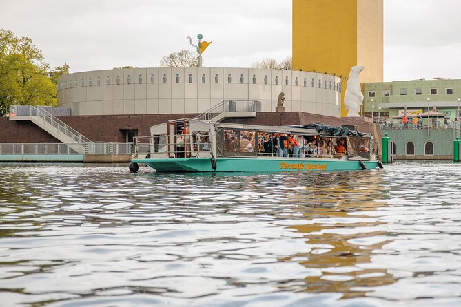 Groningen: Terrace Boat Experience with a Cozy Bar: 1 hour - Peerd van Ome Loeks and a local Groningen symbol