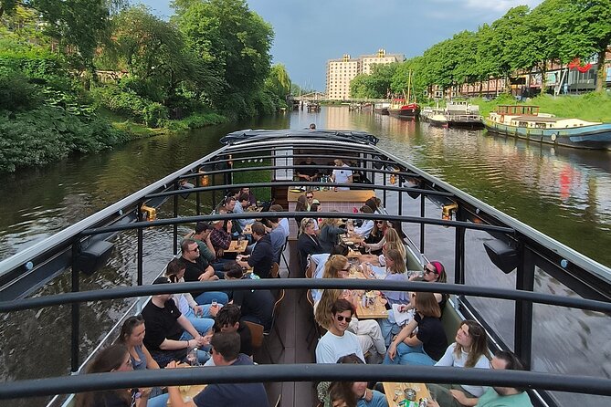Groningen: Terrace Boat Experience with a Cozy Bar: 1 hour - The Groninger Museum’s bold canal-side design