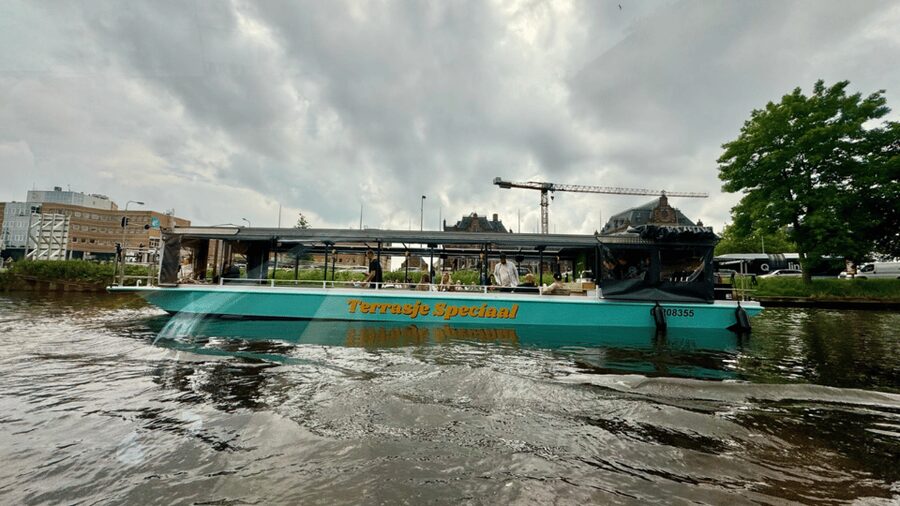 Groningen: Terrace Boat Experience with a Cozy Bar - Service and comfort on board