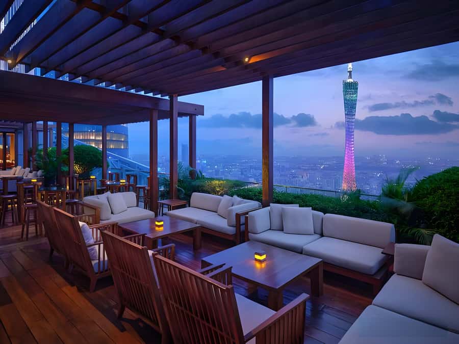 GuangZhou: 70 Floor RoofTop openair Bar, Sunset & Light Show - A high perch above Zhujiang New Town