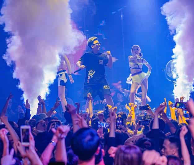 Hanoi: Guided Bar Crawl with Drinks and Nightclub Entry - Key points at a glance