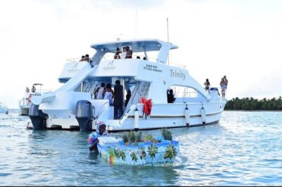 Hip Hop adult only Party Boat with Unlimited drinks& sand-bar