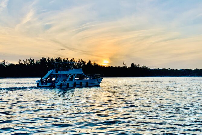 Hip Hop adult only Party Boat with Unlimited drinks& sand-bar - Music, animation, and the volume level