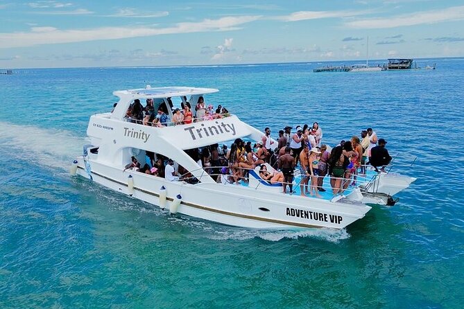 Hip Hop solo para adultos PartyBoat con Bebidas ilimitadas y Bar - Key points to know before booking