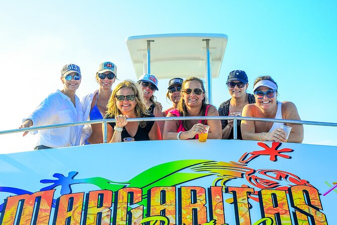 Hip Hop solo para adultos PartyBoat con Bebidas ilimitadas y Bar - Swimming in the natural pool