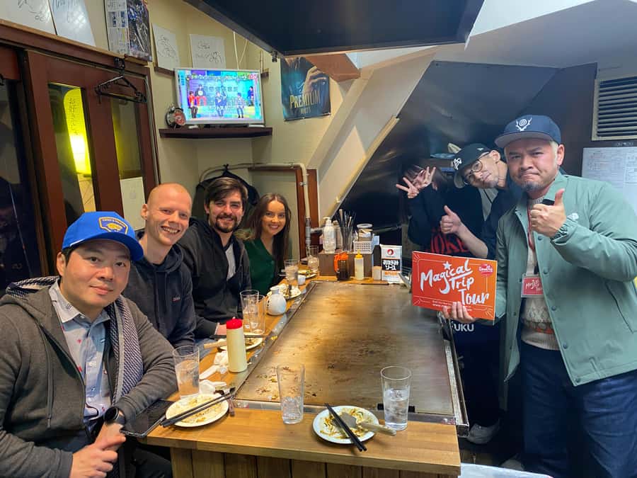Hiroshima: Bar Hopping Food Tour - What the guides add to the evening