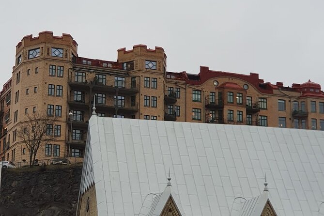 Historical Walking Tour in Restaurant and Bars in Central City - Churches, gardens, and buildings with a story