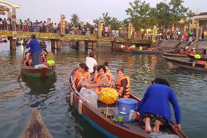 Hoi An Nightlife Tour with Hoi An Ancient Walking Tour, Boat Ride, Night Market - Seeing Hoi An before the lanterns glow