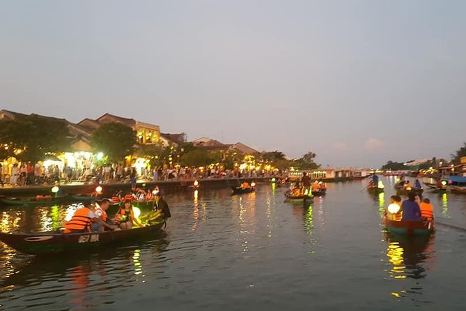 Hoi An Nightlife Tour with Hoi An Ancient Walking Tour, Boat Ride, Night Market - Lanterns, market food, and Hoi An after dark