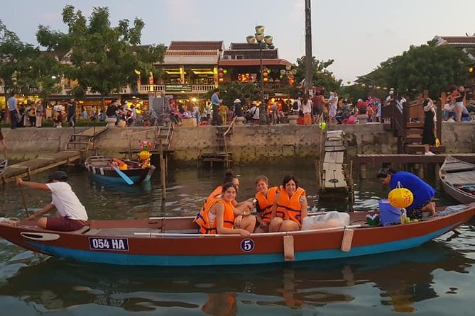 Hoi An Nightlife Tour with Hoi An Ancient Walking Tour, Boat Ride, Night Market - How the six hours are likely to feel