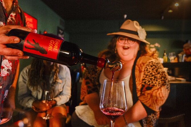 Hollywood Cocktails and True Crime Tour: 3 Drinks Included - Hollywood after dark, with more than movie trivia