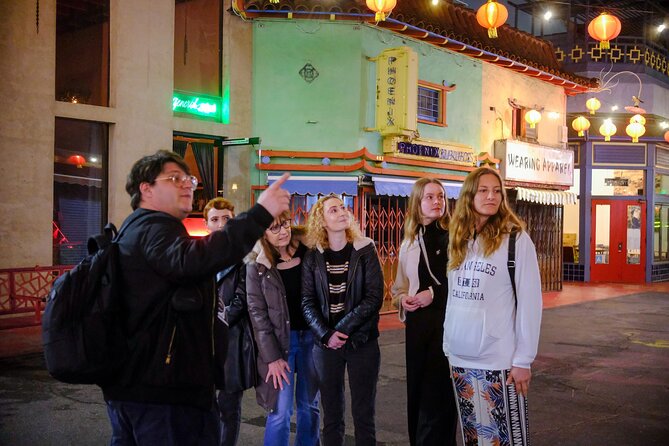Hollywood Cocktails and True Crime Tour: 3 Drinks Included - What the guides add to the evening