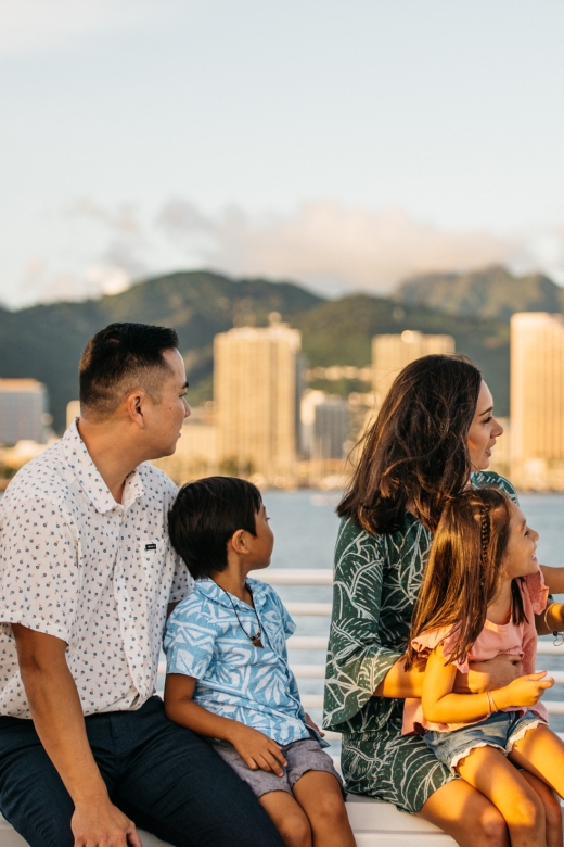 Honolulu: Waikiki Sunset and Cocktail Cruise - Who will enjoy this 90-minute outing?