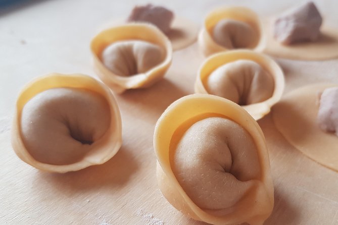 Italian Cocktail + Art of Making Pasta Cooking Class In Unique Milan Location - Tips for getting the most from the evening