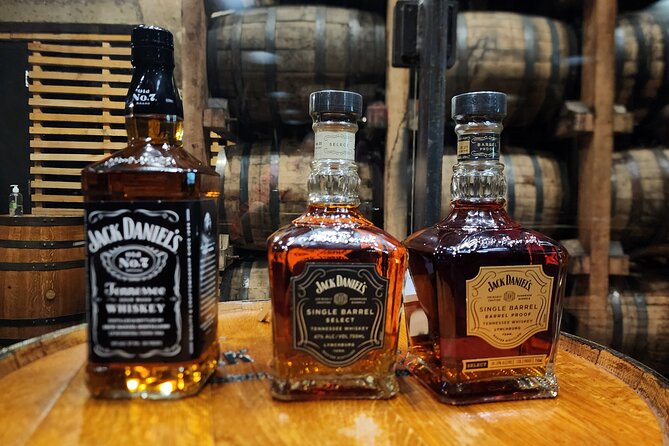 Jack Daniel Distillery Tour with Lynchburg & World's Longest Bar - The Nashville pickup and ride to Lynchburg