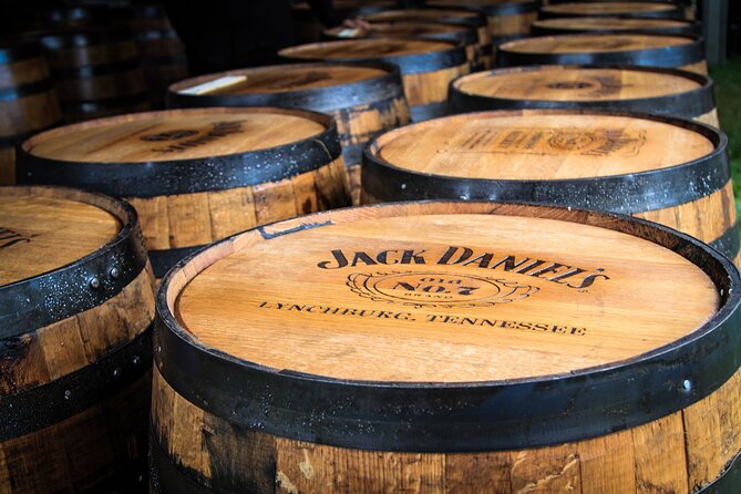 Jack Daniel Distillery Tour with Lynchburg & World's Longest Bar - The road presentation with Norm and Isabelle