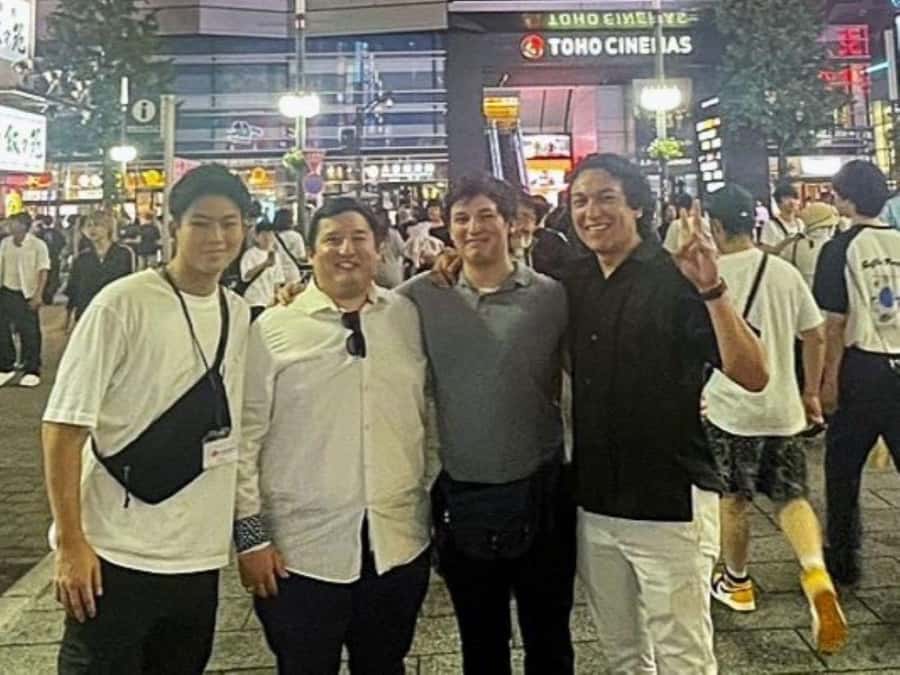 Kabukicho bar hopping & grab a bite tour - Hanazono Shrine and a short history stop