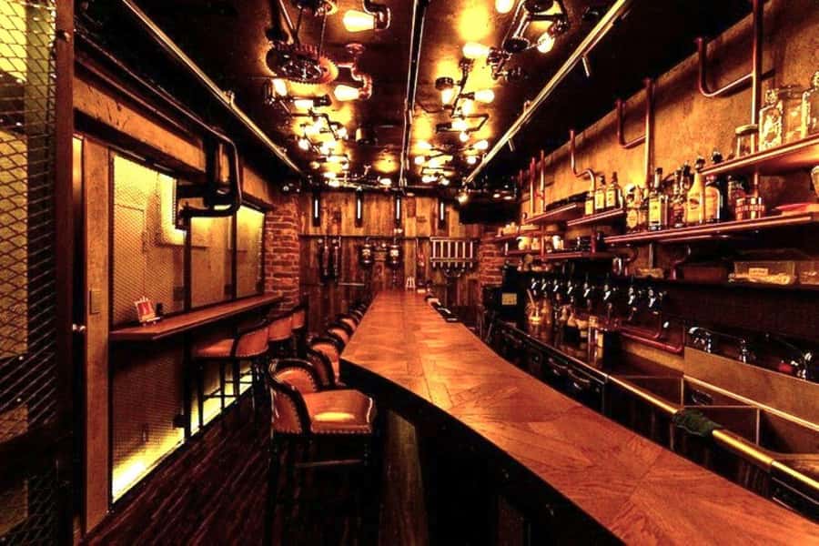 Kabukicho bar hopping & grab a bite tour - A dance show at Show Club nest
