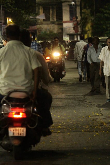 Kolkata Midtown Madness- A Street Food & Nightlife Tour - What the guides add to the evening