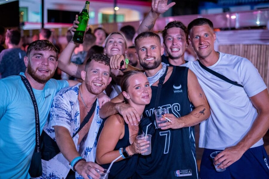 Krabi Pub Crawl - Join Nomads For The Best Night in Ao Nang! - Moving through Ao Nang by taxi